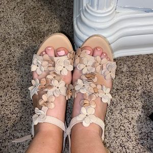 Wedge flower shoes